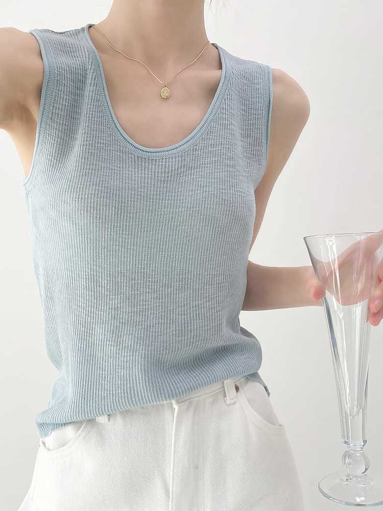青ファッション すっきり着こなす ノースリーブニット