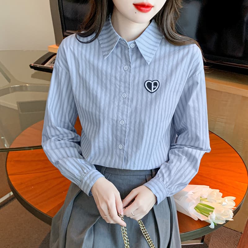 青ファッション ブラウス ハート刺繍入りストライプ柄トップス