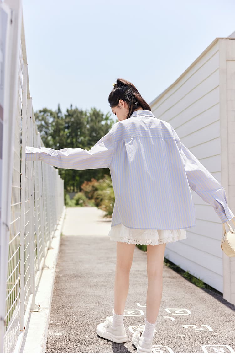 青ファッション 縦縞柄ゆったりシャツ