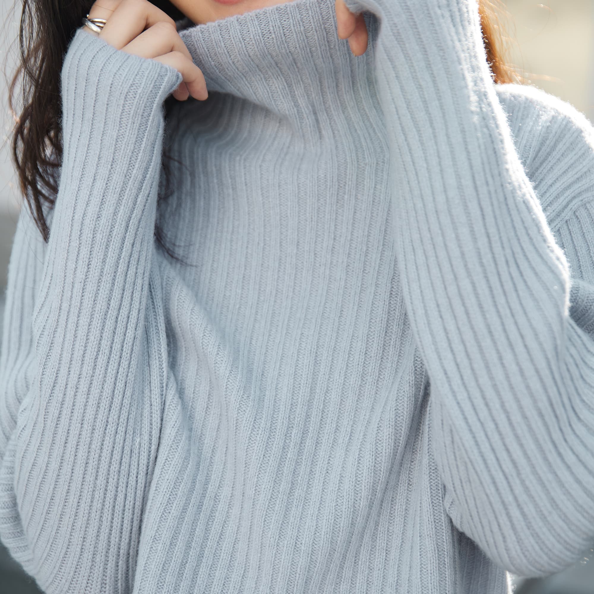 青ファッション ニット 美シルエットハイネックリブニット