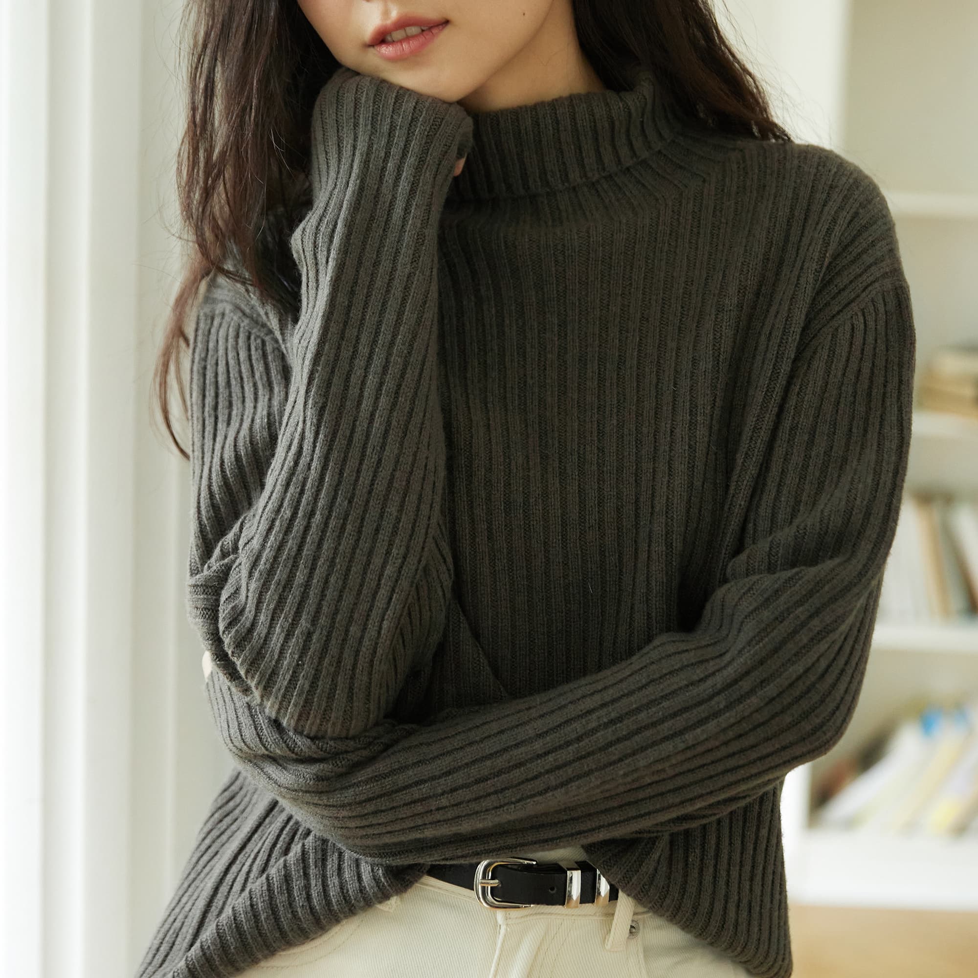 青ファッション ニット 美シルエットハイネックリブニット