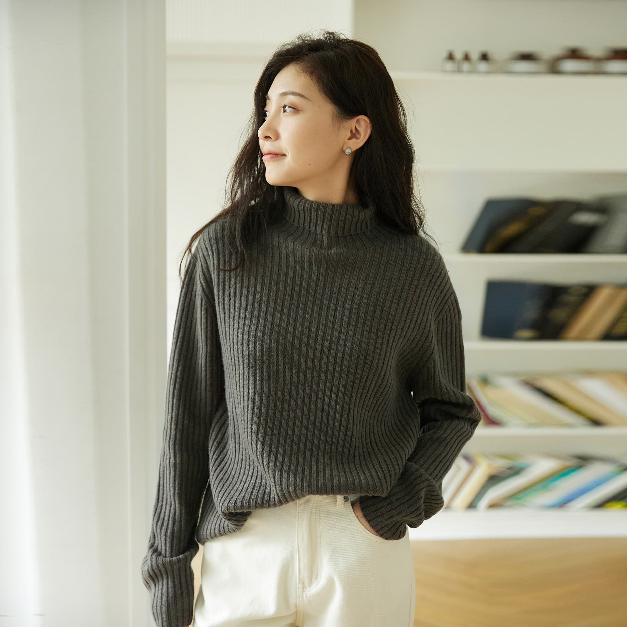 青ファッション ニット 美シルエットハイネックリブニット