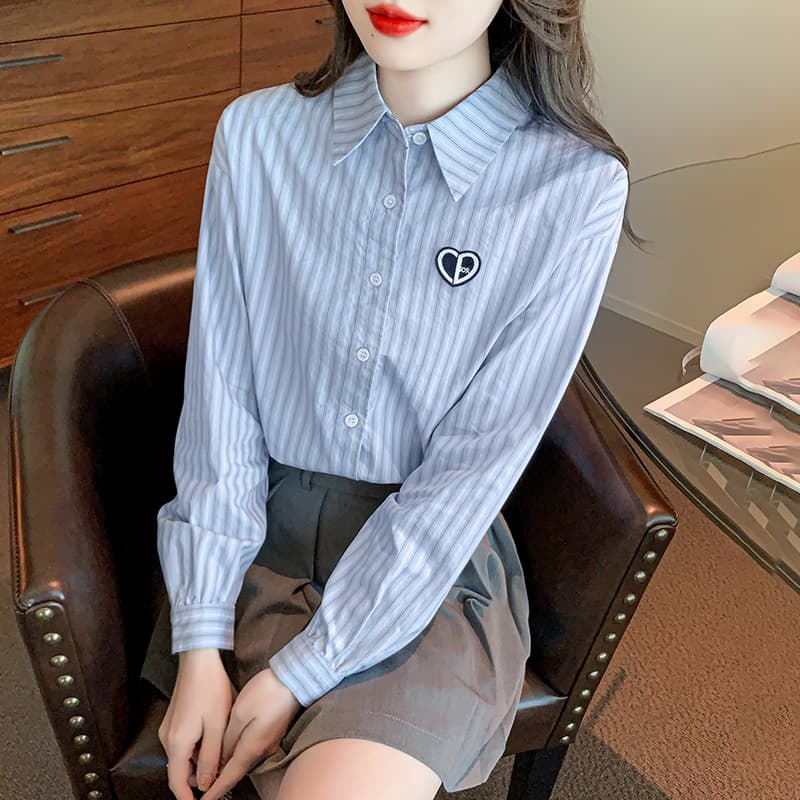 青ファッション ブラウス ハート刺繍入りストライプ柄トップス