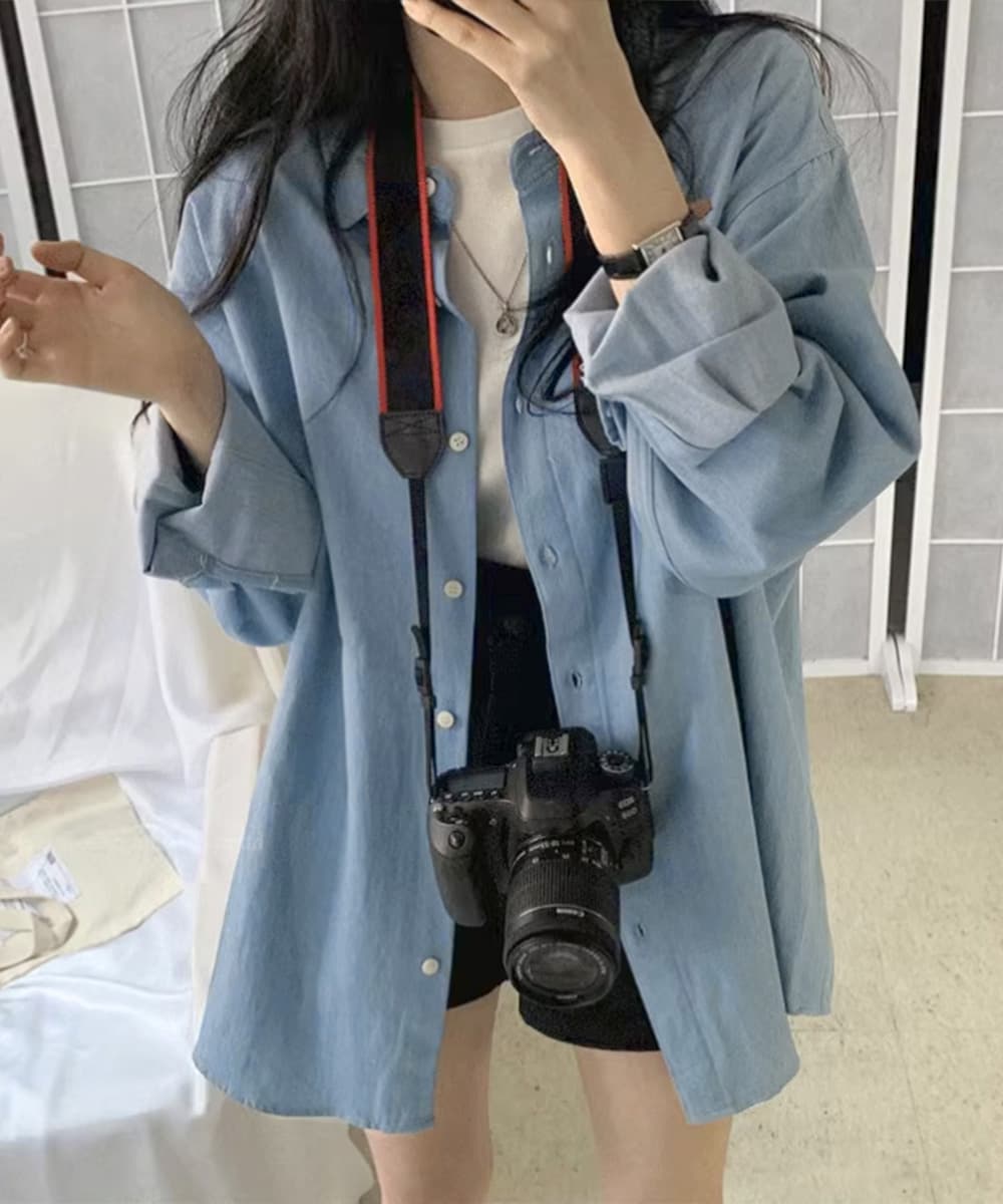 青ファッション ゆったりデニムシャツ 重ね着コーデ 体型カバー