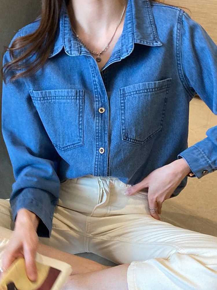 青ファッション 女性用青色長袖デニムシャツ胸ポケット付き