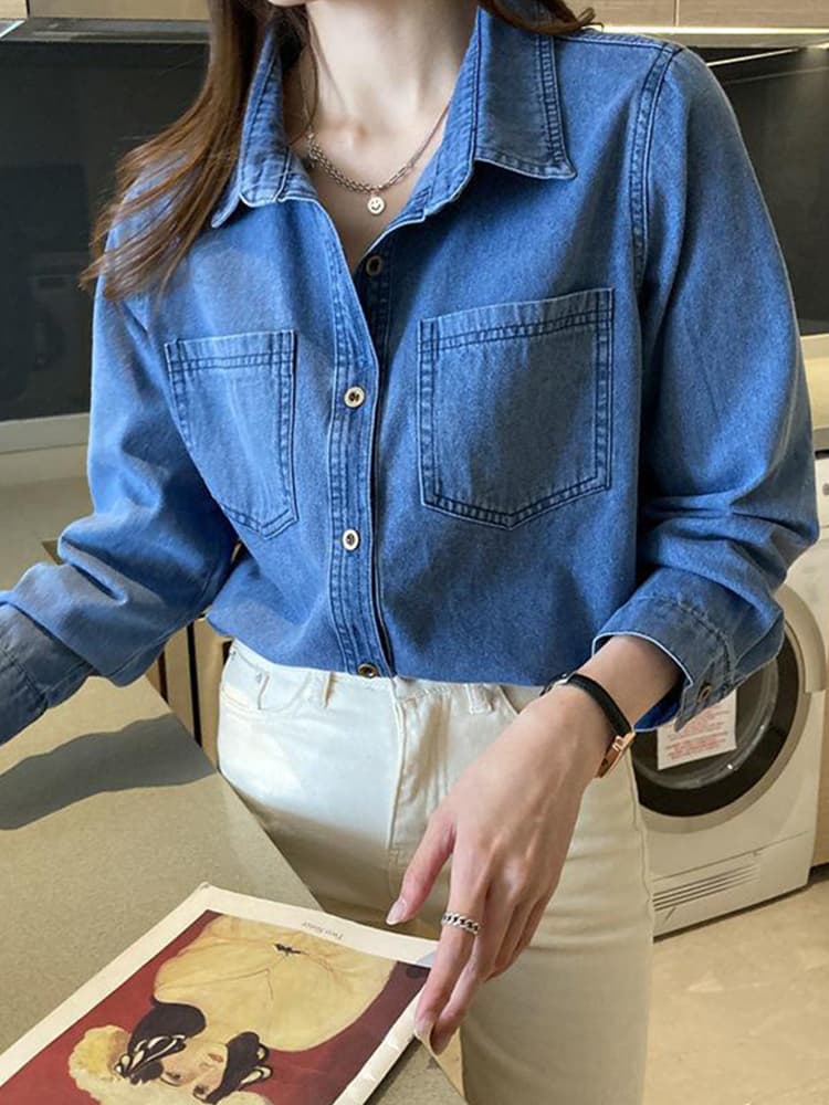 青ファッション 女性用青色長袖デニムシャツ胸ポケット付き
